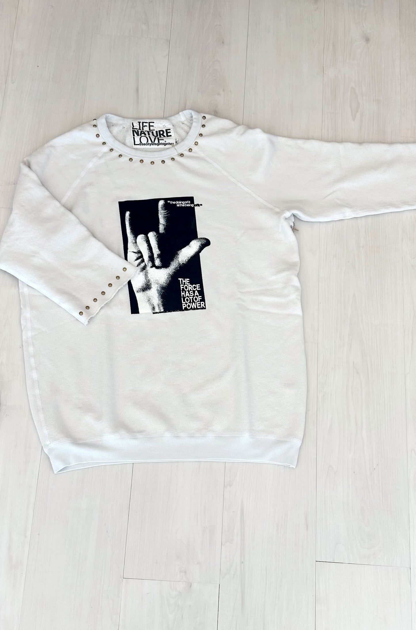 FREECITY HOMAGE GARAGE PRINT STUD LAUNDRY WHITE