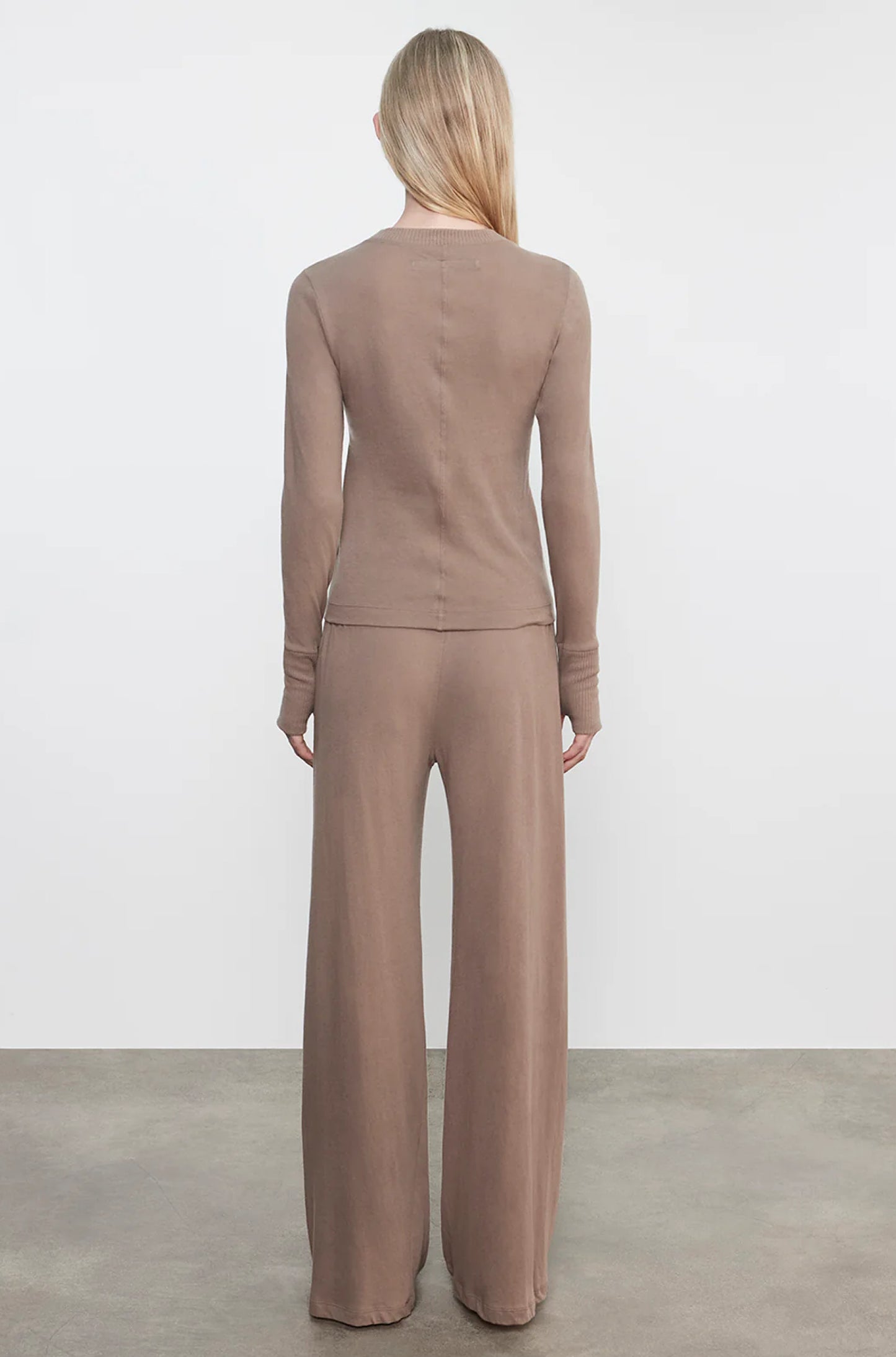 Cashmere Easy Cuffed Crew in Walnut
