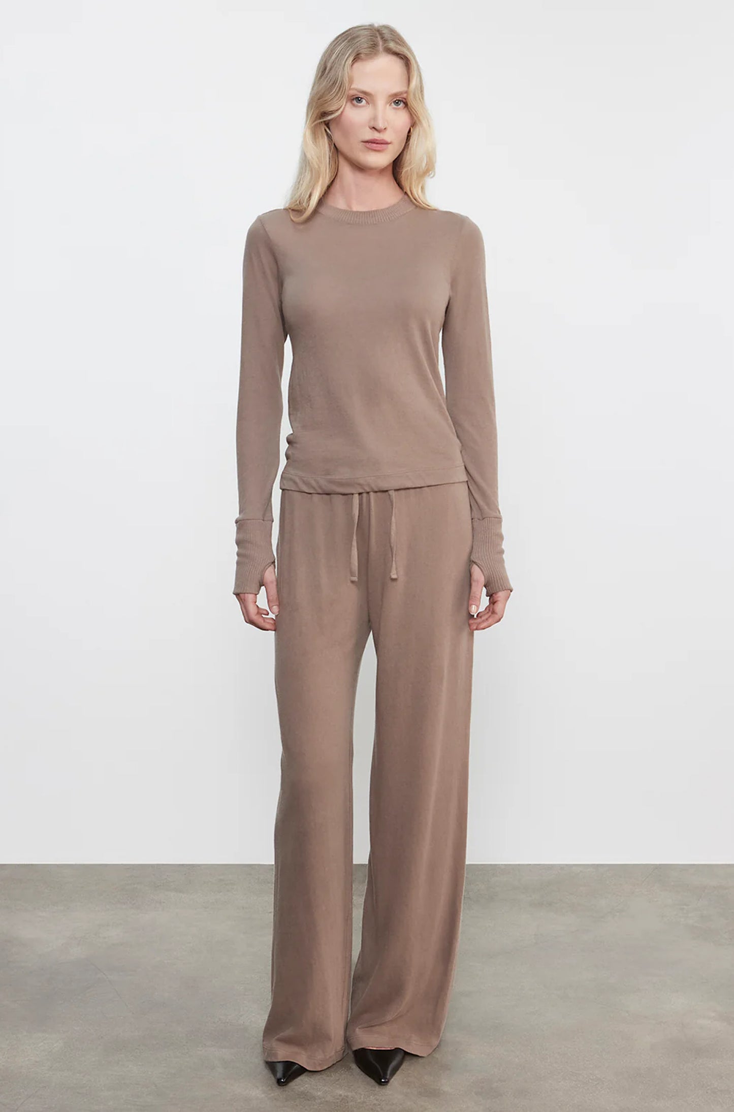 Cashmere Easy Cuffed Crew in Walnut
